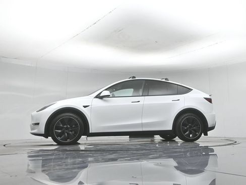 Used 2023 Tesla Model Y Long Range AWD/4WD image 48