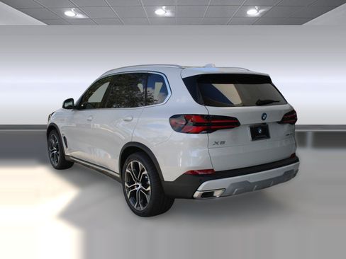 Used 2026 BMW X5 xDrive50e AWD/4WD image 3