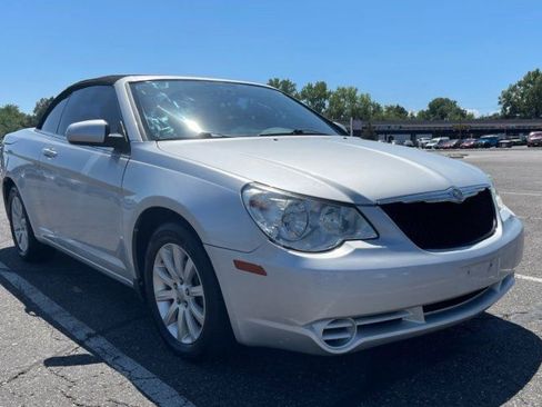 Used 2010 Chrysler Sebring Touring image 2