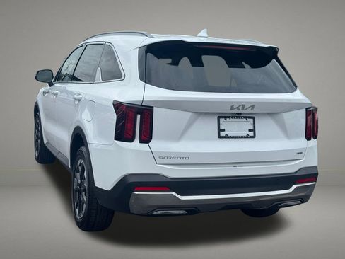 Used 2024 Kia Sorento S AWD/4WD image 3