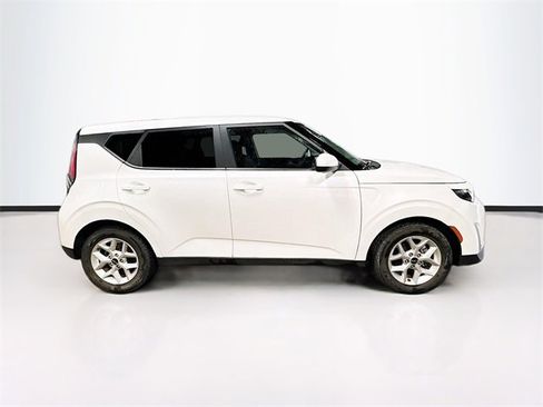 Used 2023 Kia Soul LX w/ LX Technology Package image 8