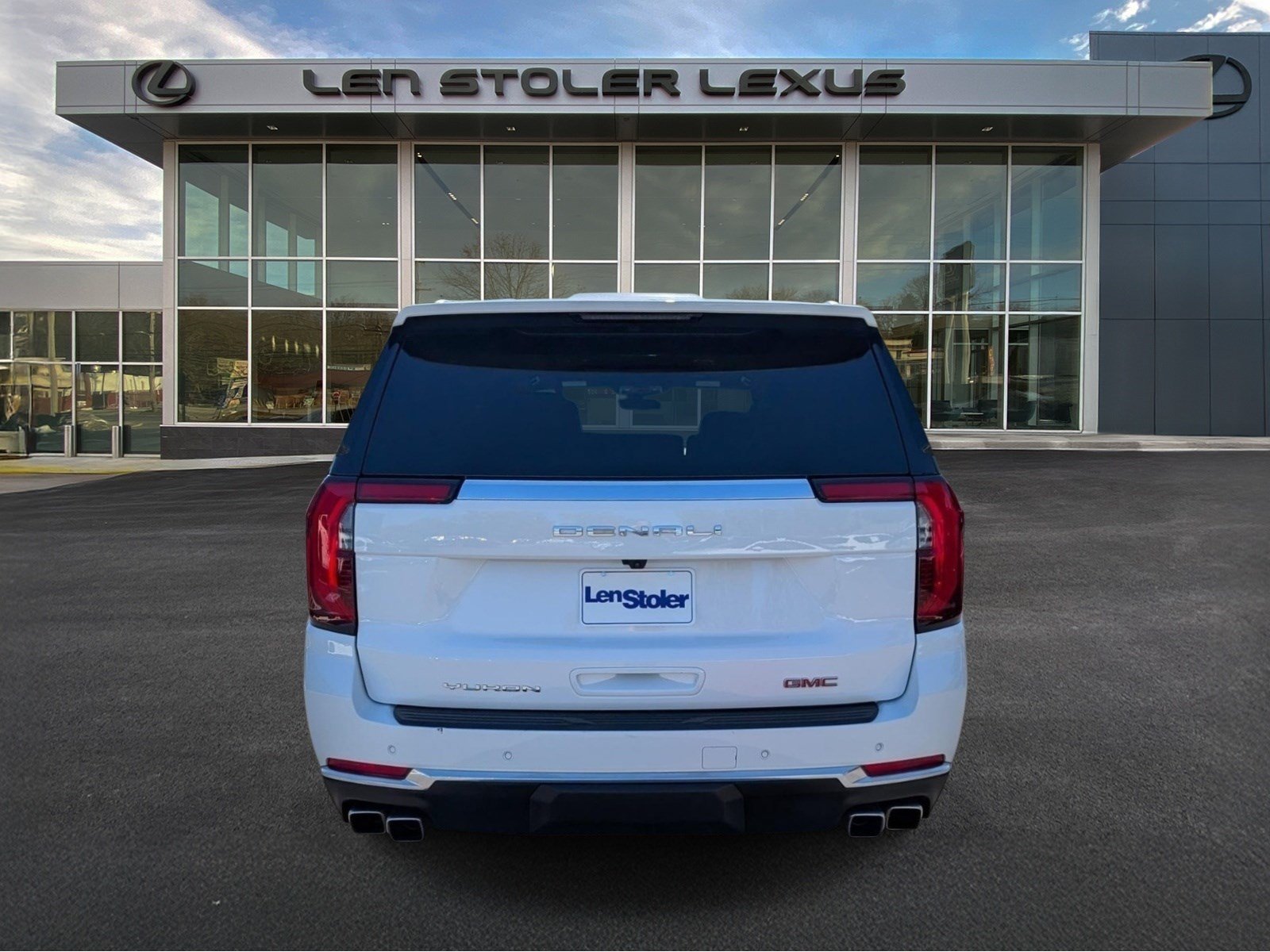 Used 2025 GMC Yukon XL Denali AWD/4WD image 4
