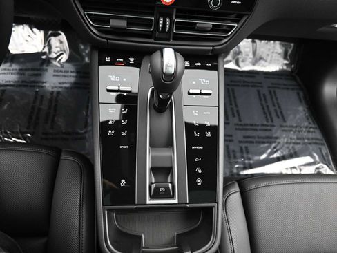 New 2026 Porsche Macan image 14