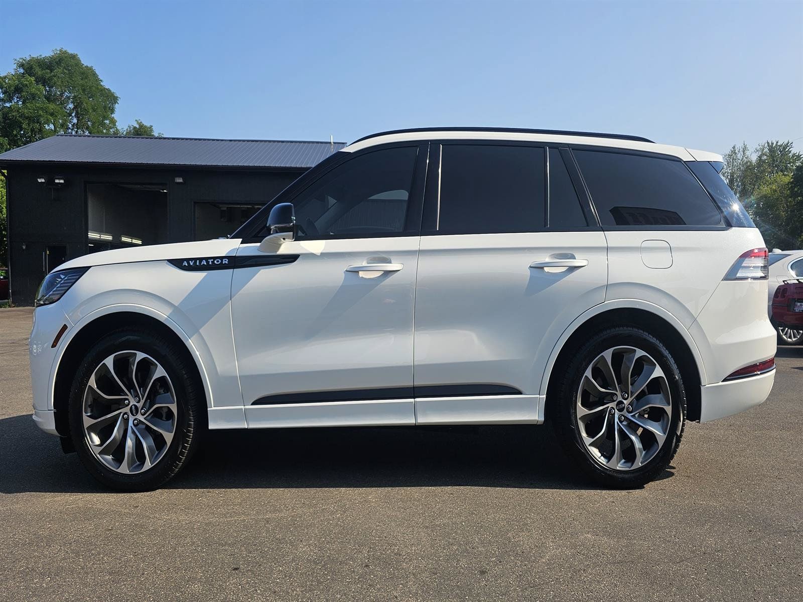 Used 2025 Lincoln Aviator 2WD w/ Jet Appearance Package image 2