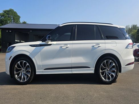 Used 2025 Lincoln Aviator 2WD w/ Jet Appearance Package image 2