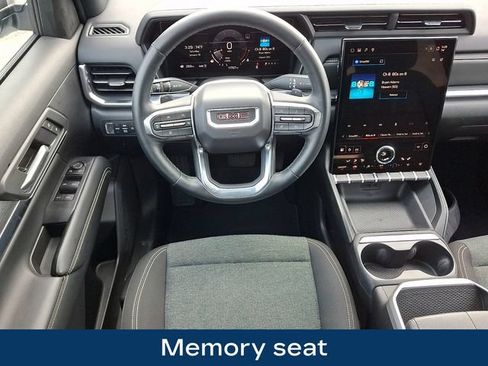 Used 2025 GMC Terrain Elevation AWD/4WD image 3