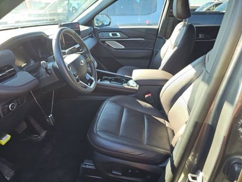 Used 2025 Ford Explorer Platinum w/ LUX Leather Package image 8