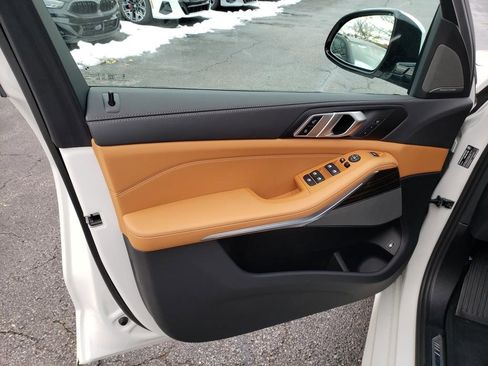 Used 2025 BMW X5 xDrive50e w/ M Sport Package image 10