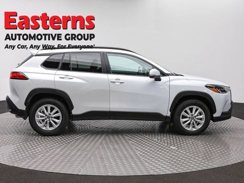 Used 2024 Toyota Corolla Cross LE w/ Moonroof Package AWD/4WD image 4
