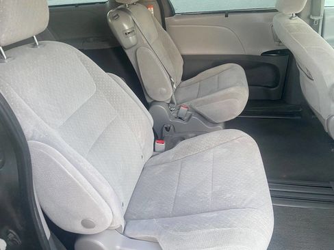 Used 2020 Toyota Sienna LE image 9