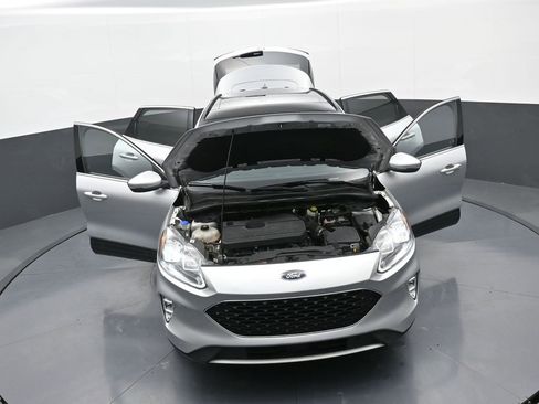 Used 2020 Ford Escape Titanium image 38