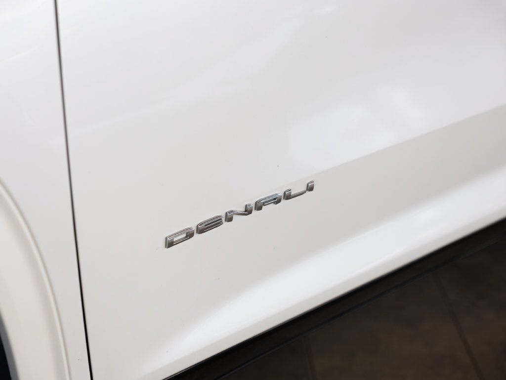 Used 2025 GMC Acadia Denali AWD/4WD image 7