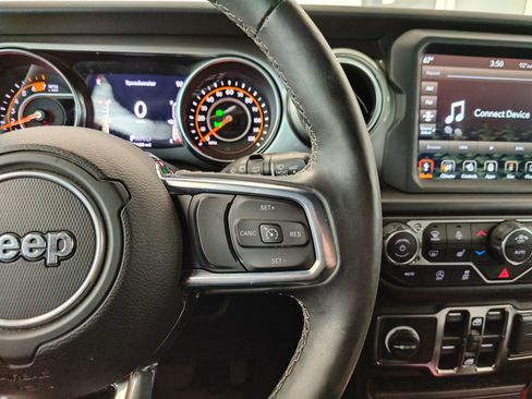 Used 2020 Jeep Wrangler Unlimited Sahara AWD/4WD image 12