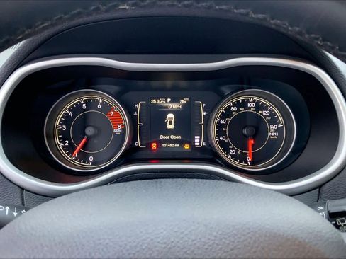 Used 2017 Jeep Cherokee Latitude w/ Comfort/Convenience Group image 25