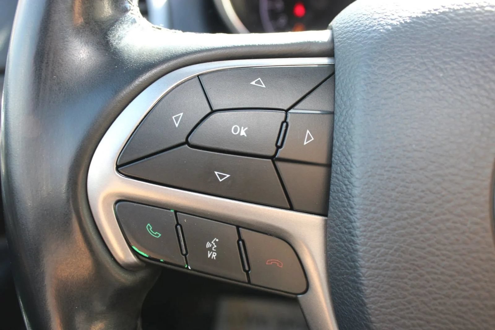 Used 2019 Jeep Grand Cherokee Limited AWD/4WD image 25