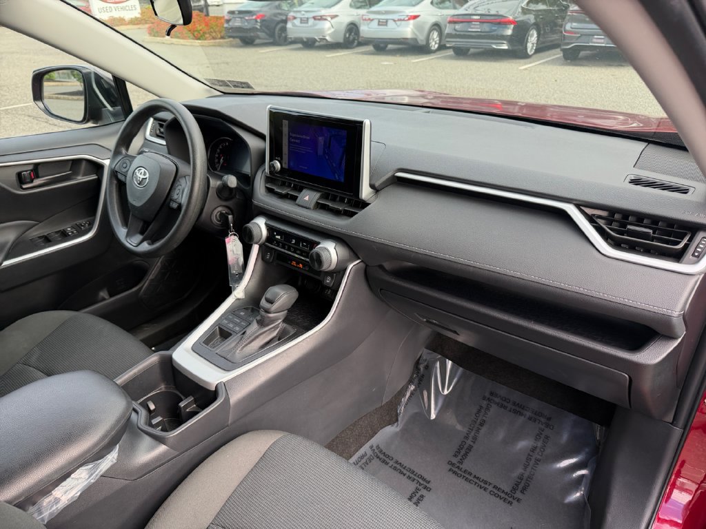 Used 2025 Toyota RAV4 LE AWD/4WD image 16