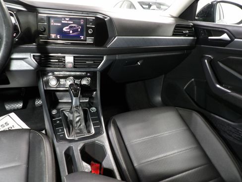 Used 2024 Volkswagen Jetta SE FWD image 11