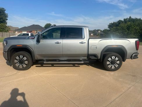 Used 2025 GMC Sierra 2500 Denali AWD/4WD image 2