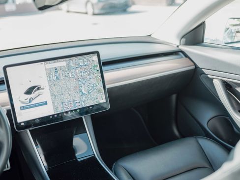 Used 2019 Tesla Model 3 Long Range AWD/4WD image 8