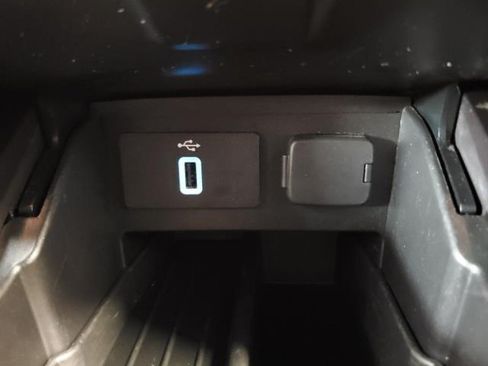 Used 2018 Ford Explorer XLT w/ XLT Technology Feature Bundle AWD/4WD image 27
