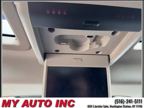 Used 2009 Jeep Commander Limited image 16