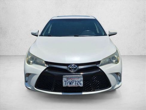 Used 2016 Toyota Camry SE FWD image 2