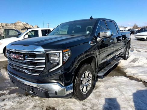 Used 2022 GMC Sierra 1500 SLT w/ SLT Convenience Package image 4