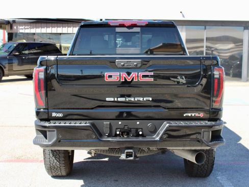 Used 2025 GMC Sierra 2500 AT4 w/ Technology Package image 5