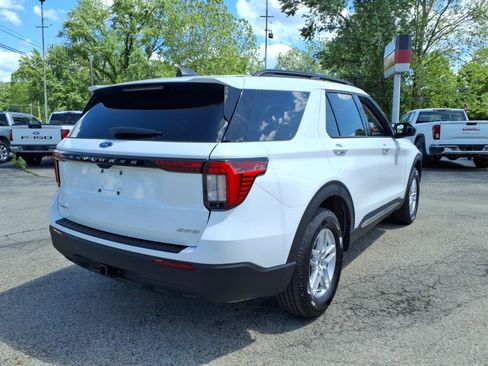 Used 2025 Ford Explorer Active AWD/4WD image 3