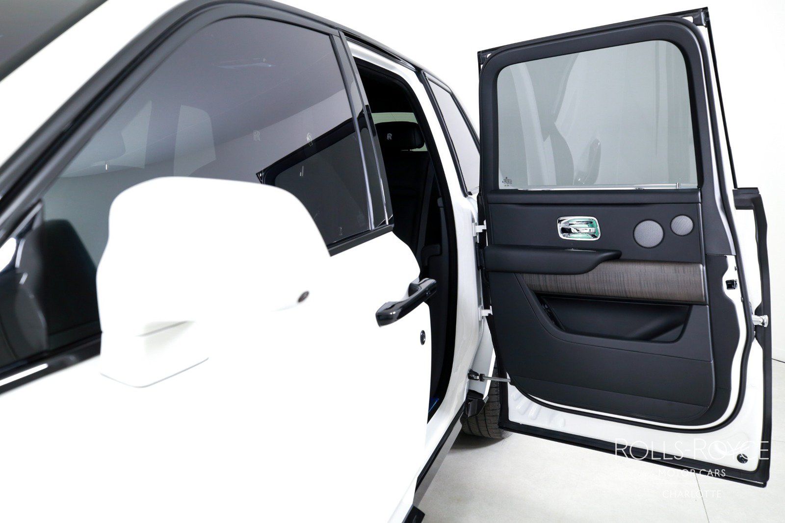 Used 2026 Rolls-Royce Cullinan AWD/4WD image 18