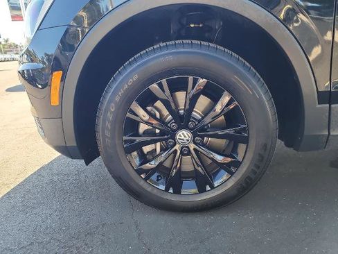 Used 2020 Volkswagen Tiguan S image 30