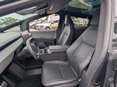 Used 2024 Tesla Cybertruck AWD Crew Cab image 5