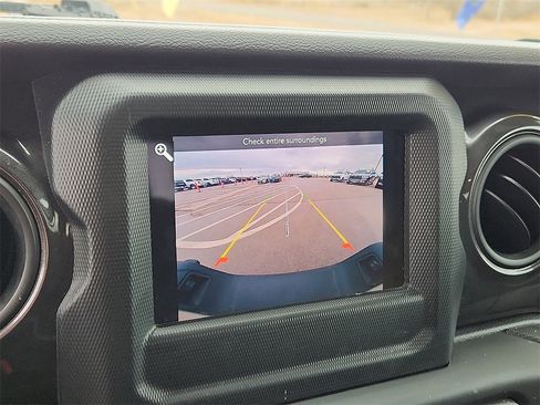 Used 2022 Jeep Gladiator Sport image 18