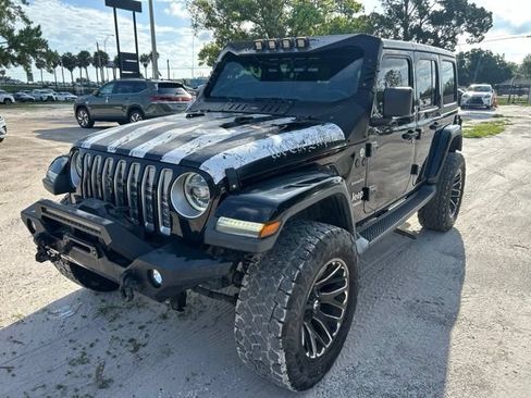Used 2018 Jeep Wrangler Unlimited Sahara AWD/4WD image 2