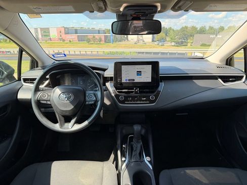 Used 2025 Toyota Corolla LE FWD image 3