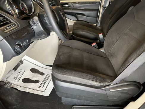 Used 2018 Dodge Grand Caravan SE w/ UConnect Hands-Free Group FWD image 20
