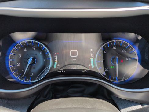 Used 2025 Chrysler Pacifica Select FWD image 24