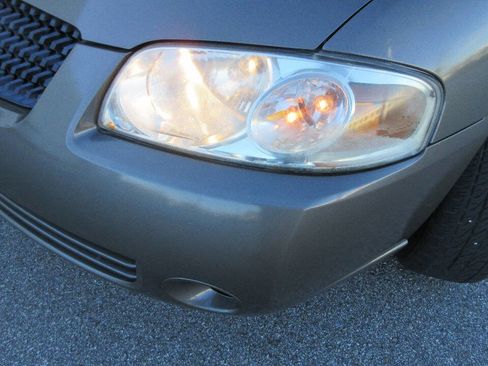 Used 2004 Nissan Sentra S image 39