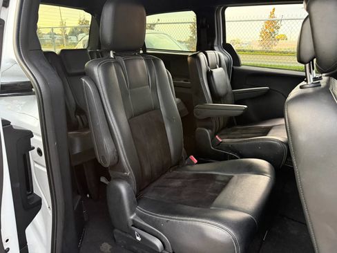 Used 2016 Dodge Grand Caravan SXT FWD image 9