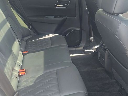 Used 2025 Nissan Rogue Platinum FWD image 26