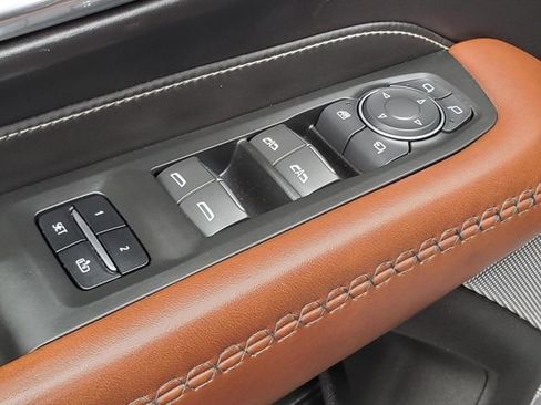 Used 2023 GMC Yukon Denali Ultimate image 18