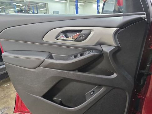 Used 2021 Chevrolet Traverse LT image 27