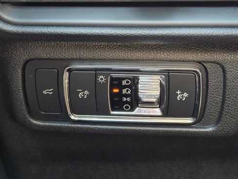 Used 2021 Lincoln Corsair AWD w/ Equipment Group 101A image 21