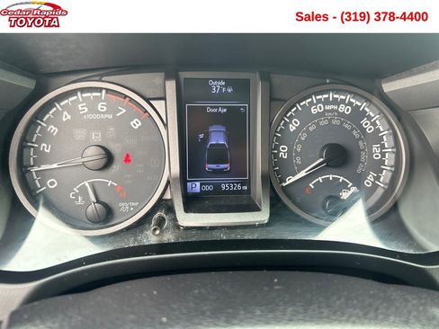 Used 2016 Toyota Tacoma TRD Sport image 17