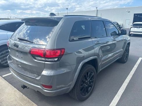 Used 2021 Jeep Grand Cherokee Laredo X AWD/4WD image 3
