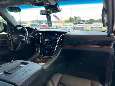 Used 2017 Cadillac Escalade Luxury AWD/4WD image 63