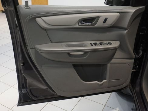 Used 2015 Chevrolet Traverse LT w/ Style and Technology Package image 23