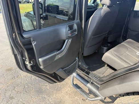Used 2018 Jeep Wrangler Unlimited Sport S image 14