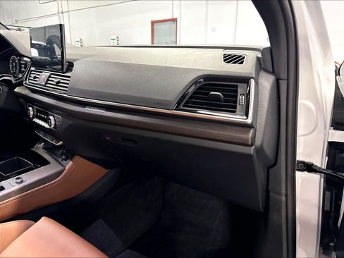 Used 2024 Audi Q5 e Premium Plus w/ Premium Plus Package AWD/4WD image 16