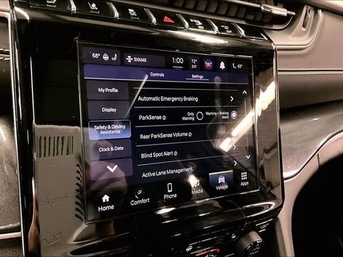 Used 2023 Jeep Grand Cherokee Altitude image 34